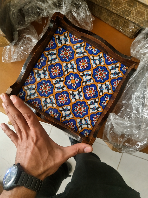 سینی چوبی با کف کاشی طرح سنتی | سینی پذیرایی چوبی دست ساز با کاشی دکوراتیو